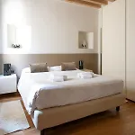 Calle Teatro Vecchio - *