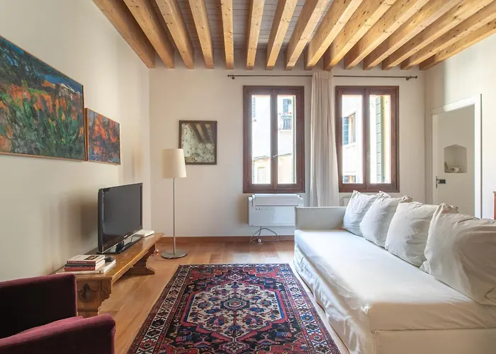 Calle Teatro Vecchio -